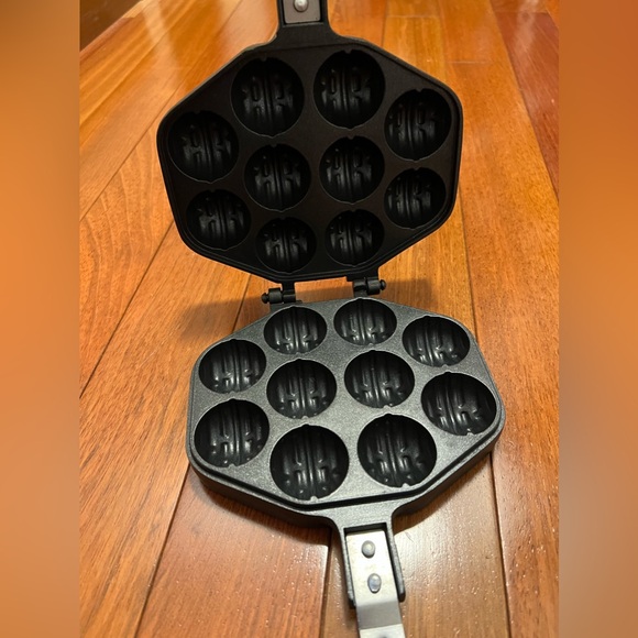 EZ Cooker Korea Traditional Cookie Maker Frame with 10 Slot Walnut Waffle Pan - Picture 14 of 16